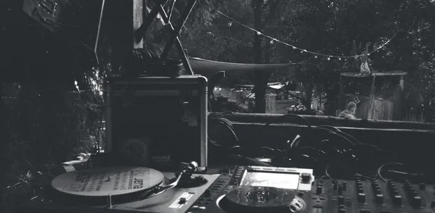 Festivalstimmung am DJ-Pult